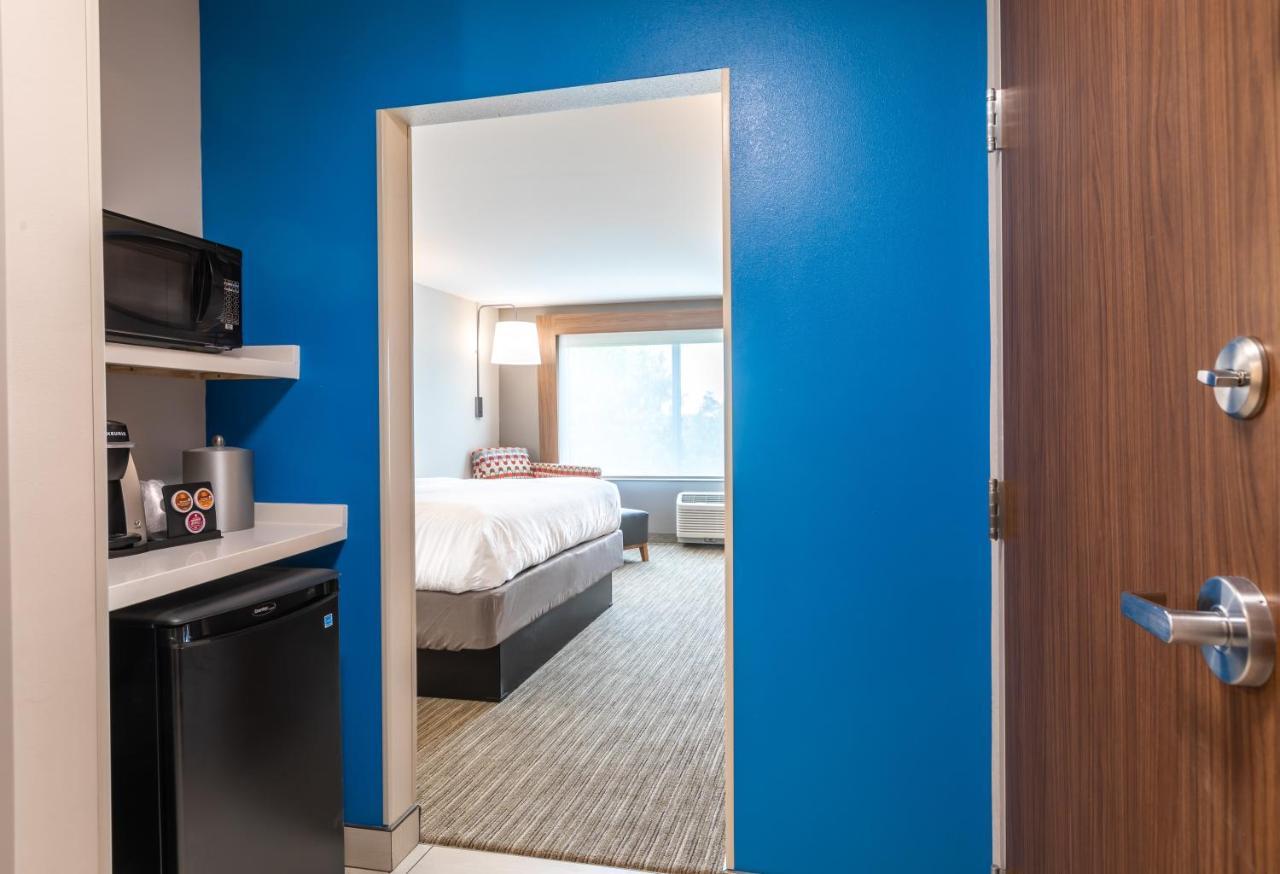 Holiday Inn Express & Suites Greenville S - Piedmont By Ihg Экстерьер фото
