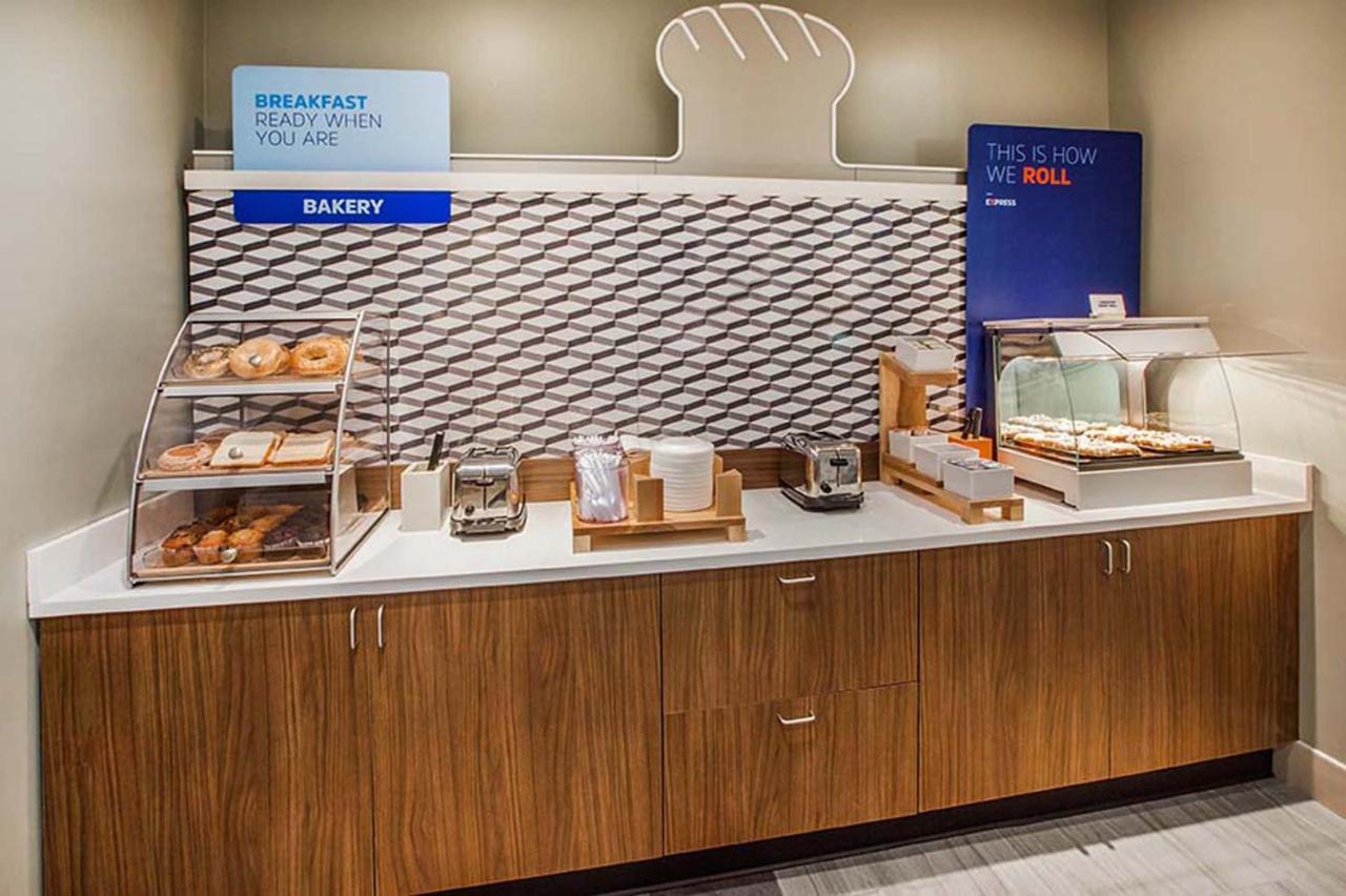 Holiday Inn Express & Suites Greenville S - Piedmont By Ihg Экстерьер фото